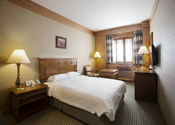 Commodore Hotel
