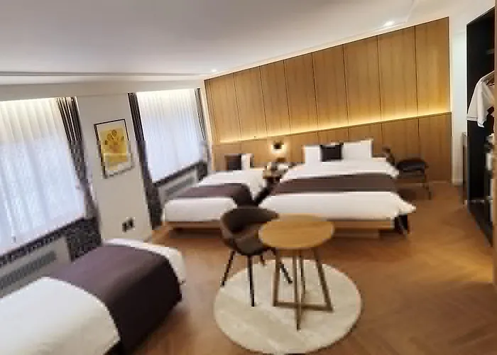 Commodore Hotel 4*