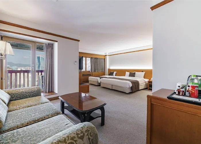 Commodore Hotel 4*