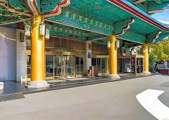 Commodore Hotel