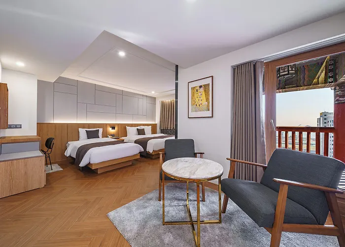 Commodore Hotel