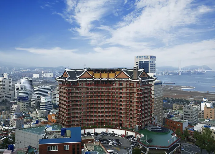 Commodore Hotel 4*